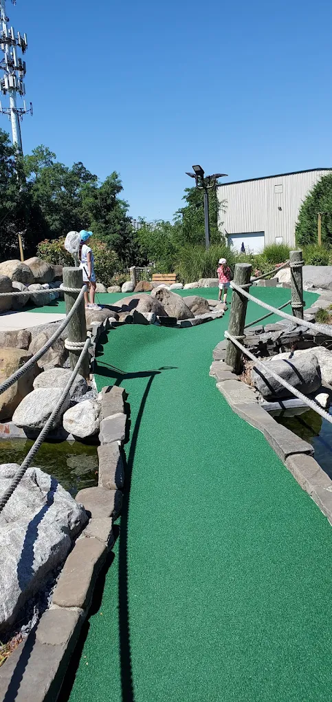 Rope-lined greens